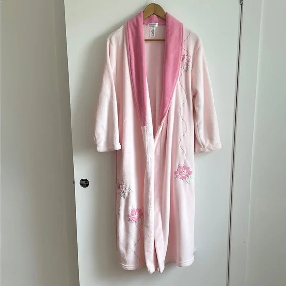 Vanity Fair - Pink Embroidered Robe - Picture 3 of 9